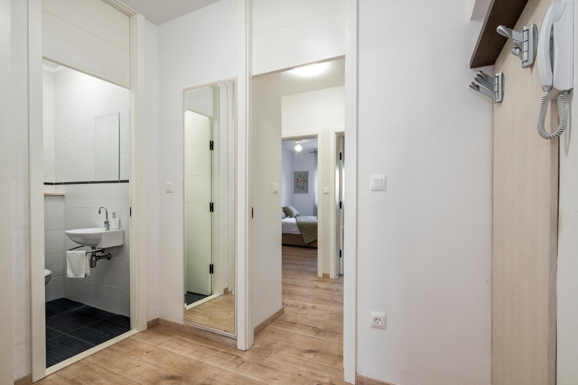 3-Bedroom Sea View Apartment - Balcony, Elevator - Spinut, Split Exterior foto
