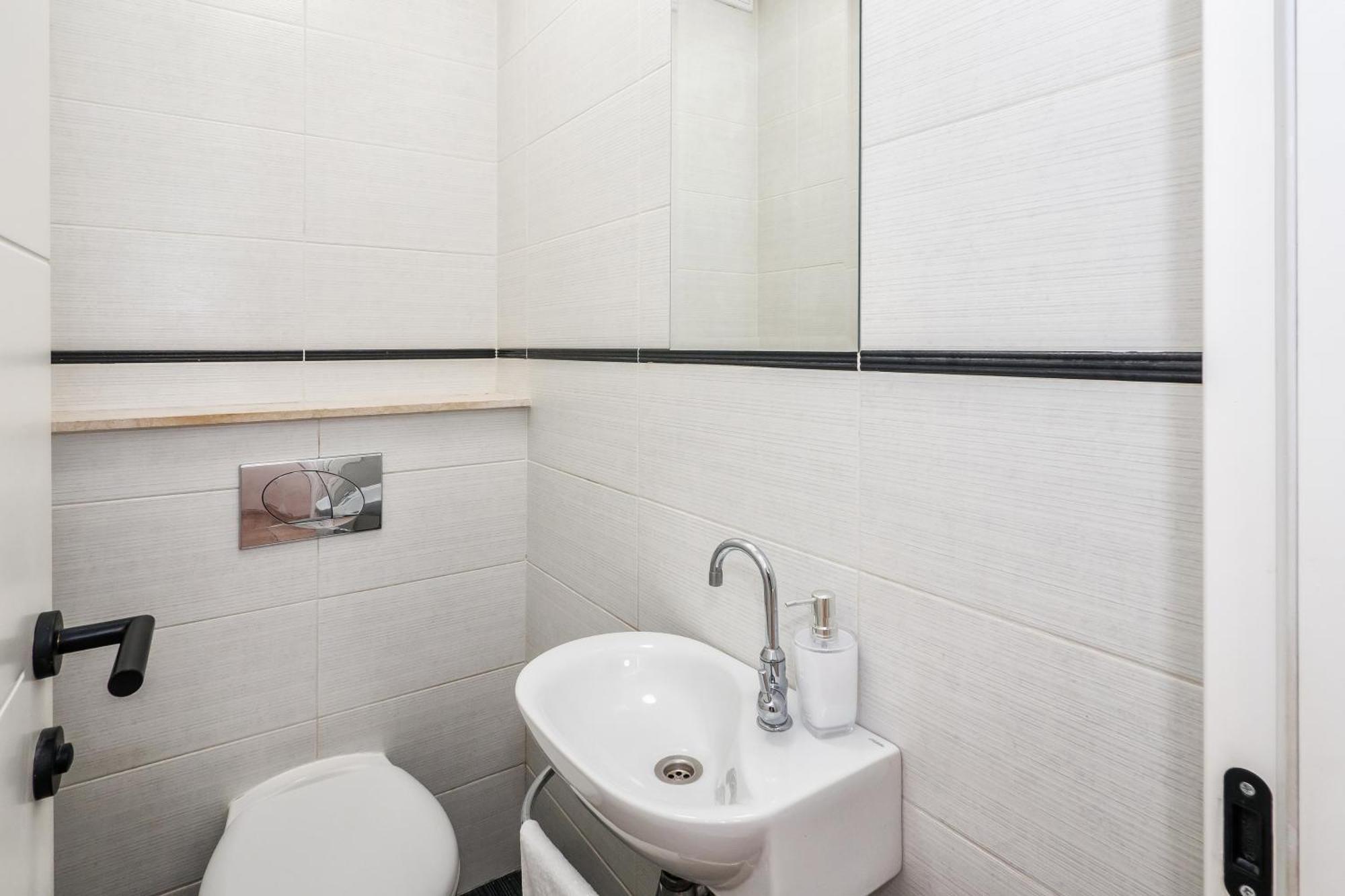 3-Bedroom Sea View Apartment - Balcony, Elevator - Spinut, Split Exterior foto